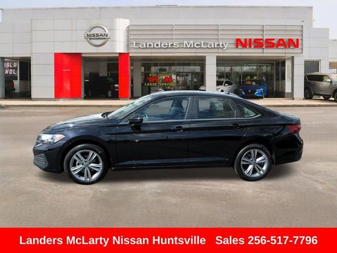 Used 2024 Volkswagen Jetta SE image 8