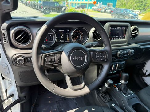 Used 2021 Jeep Wrangler Sport AWD/4WD image 14