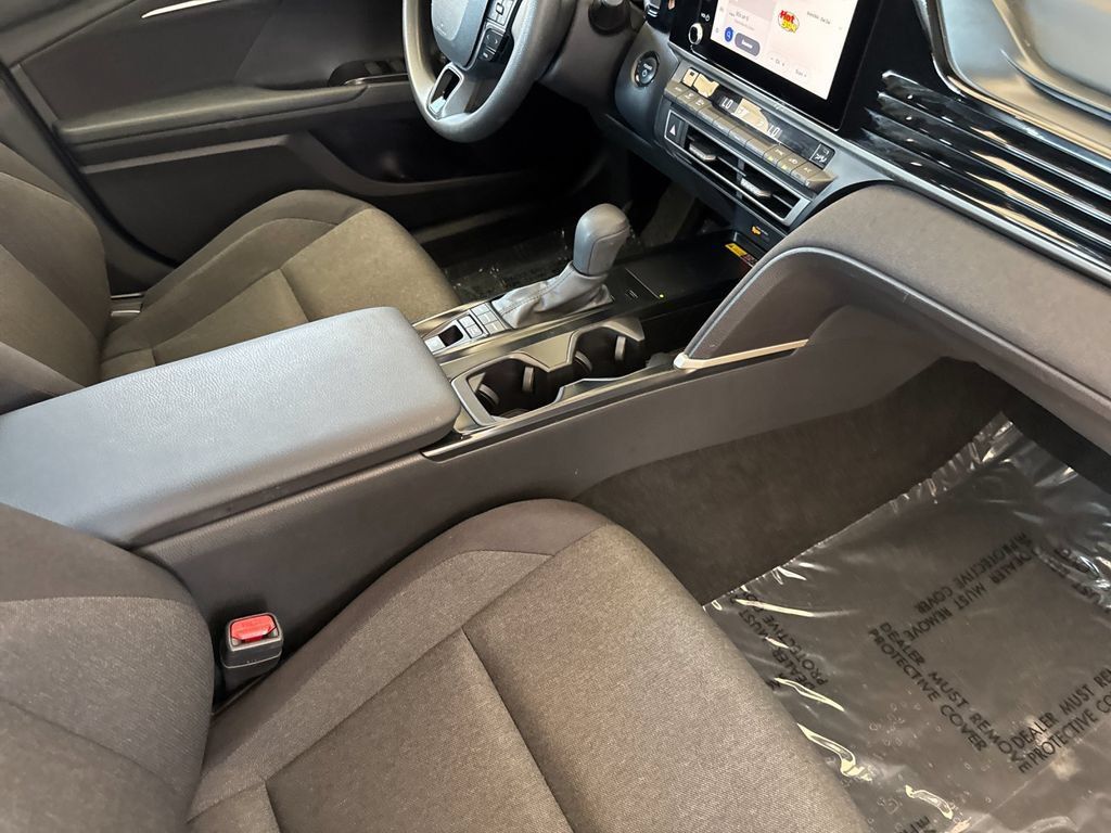 Used 2025 Toyota Camry LE FWD image 14