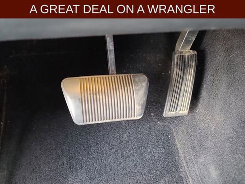 Used 2013 Jeep Wrangler Rubicon w/ PWR Convenience Group image 17