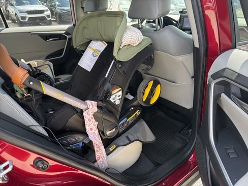 Used 2020 Toyota RAV4 XLE Premium FWD image 14