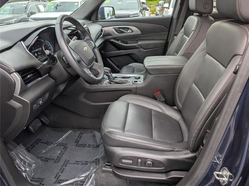 Used 2023 Chevrolet Traverse LT w/ LT Premium Package AWD/4WD image 18