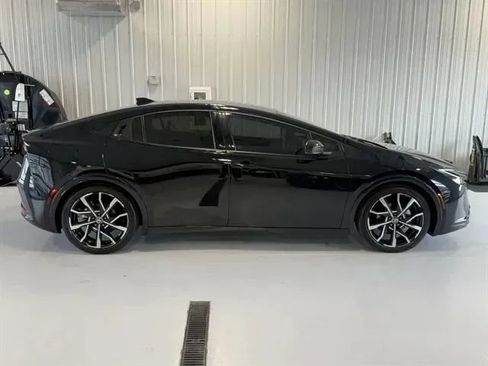 Used 2023 Toyota Prius Prime Premium FWD image 2