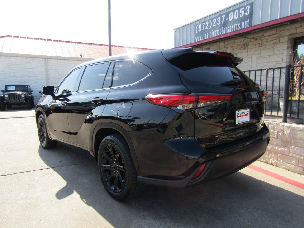 Used 2022 Toyota Highlander L FWD image 3