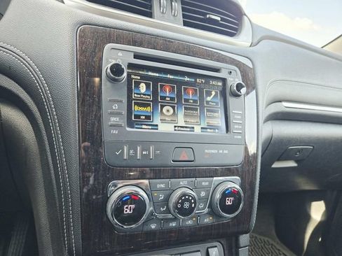 Used 2017 Chevrolet Traverse LT FWD image 11