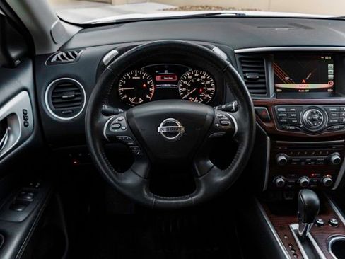 Used 2019 Nissan Pathfinder Platinum image 24