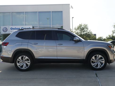 Used 2021 Volkswagen Atlas SE w/ Panoramic Sunroof Package FWD image 4