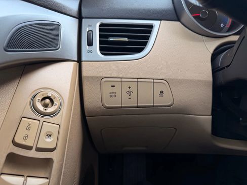 Used 2013 Hyundai Elantra GLS image 12