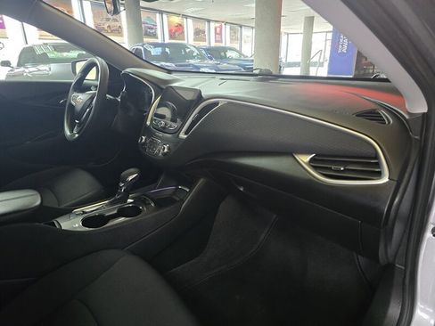 Used 2025 Chevrolet Malibu LT image 13