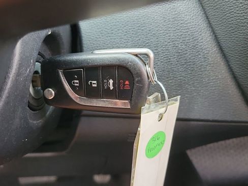 Used 2021 Toyota Corolla LE image 28