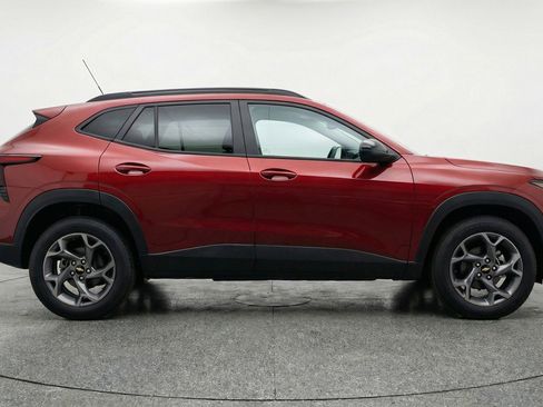 Used 2025 Chevrolet Trax LT image 11