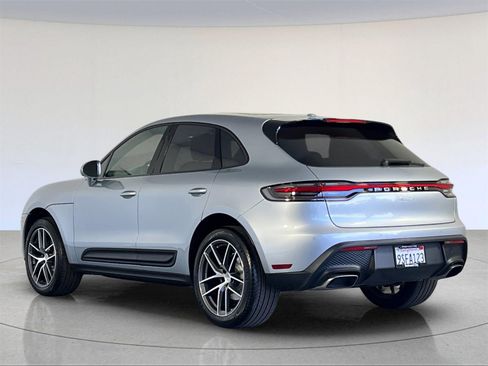 Used 2025 Porsche Macan image 3