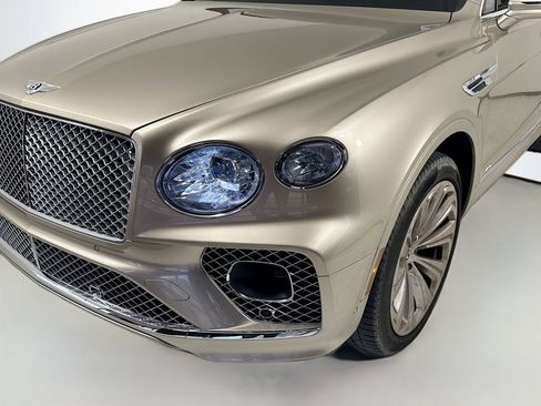 Used 2023 Bentley Bentayga image 13