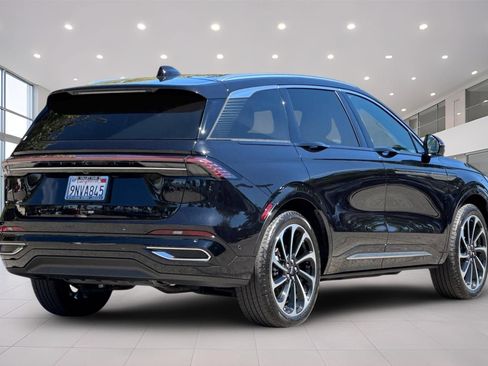 Used 2024 Lincoln Nautilus Black Label AWD/4WD image 4