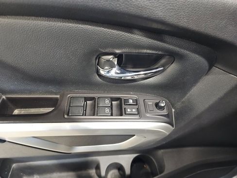 Used 2021 Nissan Titan SV w/ SV Convenience Package image 11