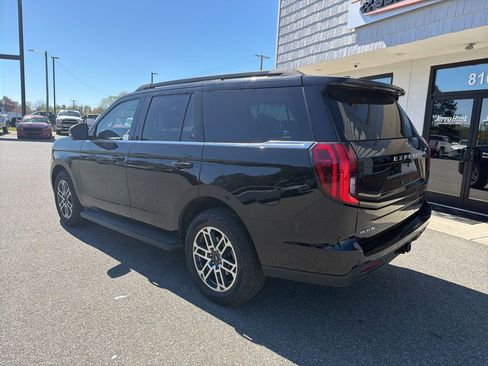 Used 2025 Ford Expedition Active image 6