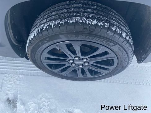 Used 2023 GMC Acadia SLE image 37