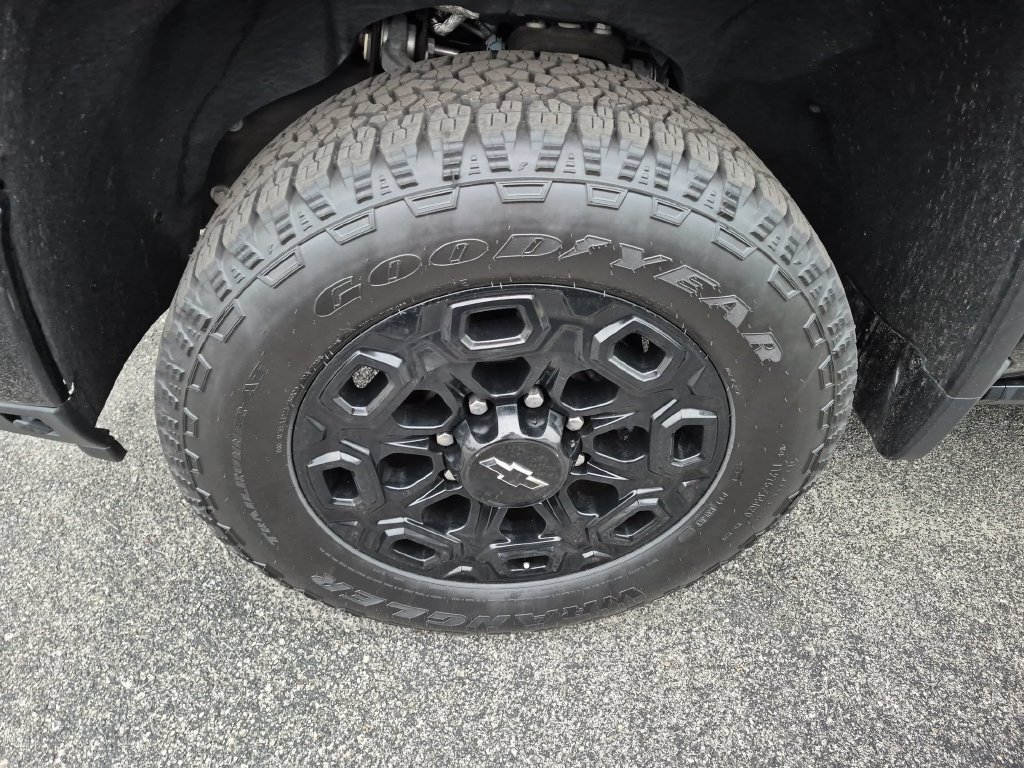 Used 2024 Chevrolet Silverado 2500 High Country w/ High Country Premium Package AWD/4WD image 8