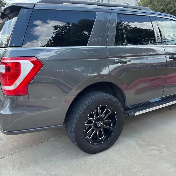 Used 2019 Ford Expedition XLT w/ Equipment Group 202A AWD/4WD image 9