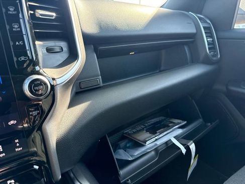 New 2026 RAM 1500 4x4 Crew Cab image 32