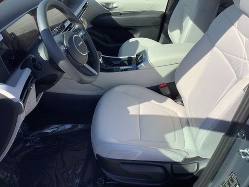 Certified 2025 Hyundai Tucson SE image 10