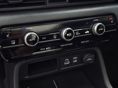 Certified 2025 Honda Pilot TrailSport image 32