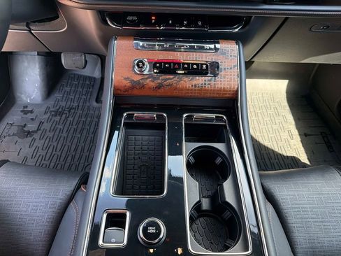 Used 2025 Lincoln Aviator Black Label AWD/4WD image 27