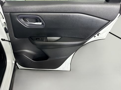 Used 2024 Nissan Rogue SV image 28