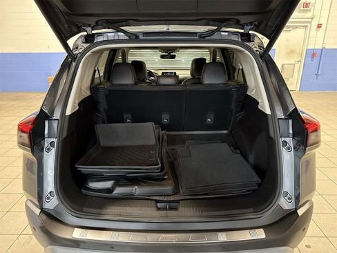 Used 2023 Nissan Rogue SV w/ SV Premium B Package image 11