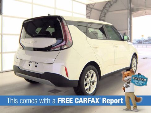 Used 2025 Kia Soul LX w/ LX Technology Package FWD image 2