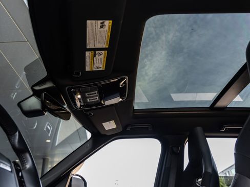 Used 2021 Land Rover Range Rover Sport SVR image 24