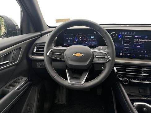 New 2026 Chevrolet Traverse LT w/ Sun and Wheel Package FWD image 12