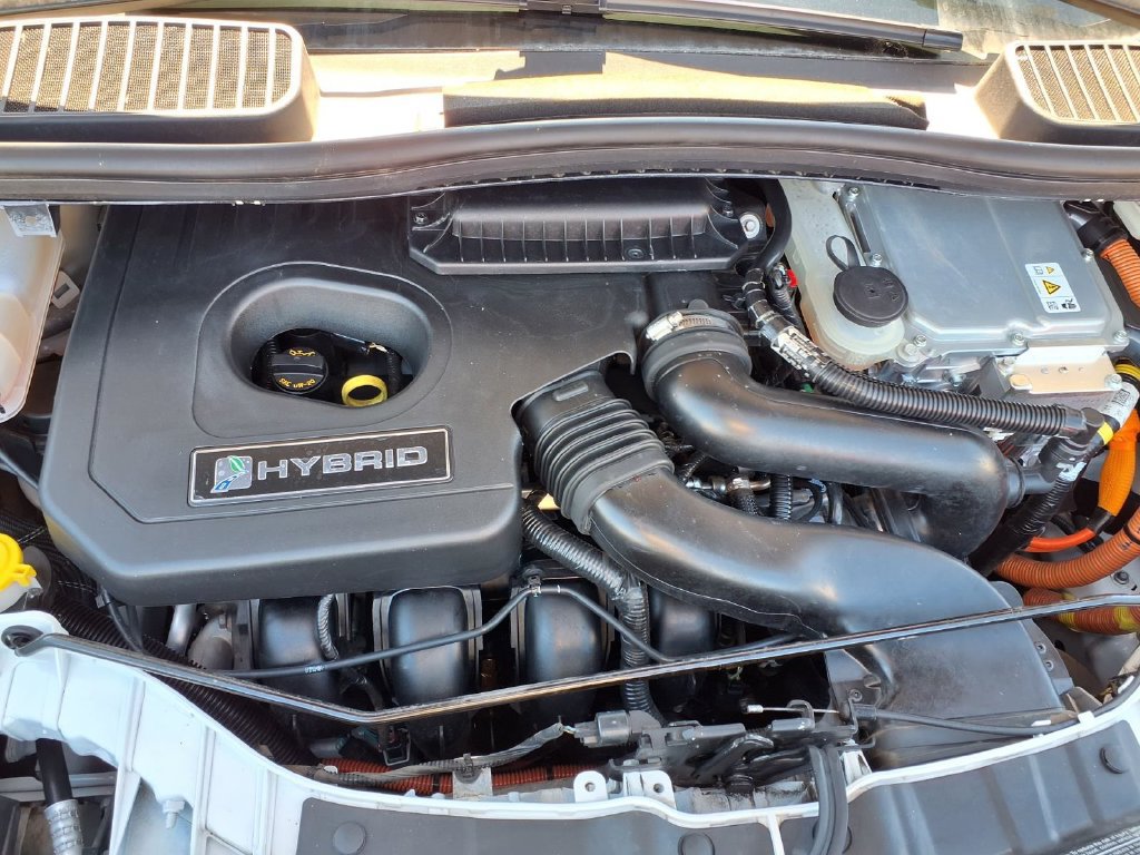 Used 2017 Ford C-MAX Titanium FWD image 16