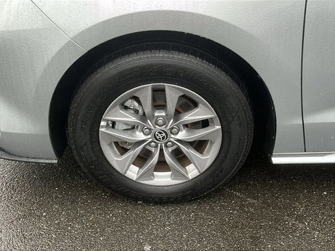 Used 2024 Toyota Sienna XLE image 11