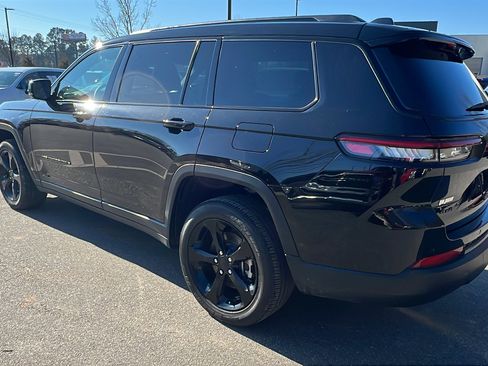 Used 2025 Jeep Grand Cherokee L Altitude image 10