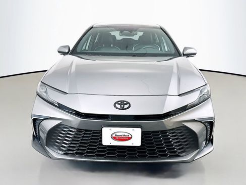 Used 2025 Toyota Camry SE w/ Convenience Package FWD image 2