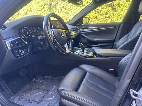 Used 2019 BMW 530i xDrive w/ Dynamic Handling Package image 14