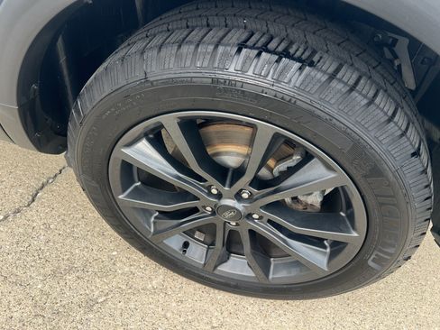 Used 2017 Ford Explorer XLT w/ Equipment Group 202A FWD image 8