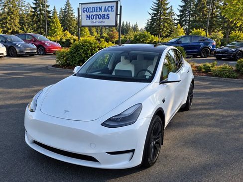 Used 2025 Tesla Model Y Long Range AWD/4WD image 1