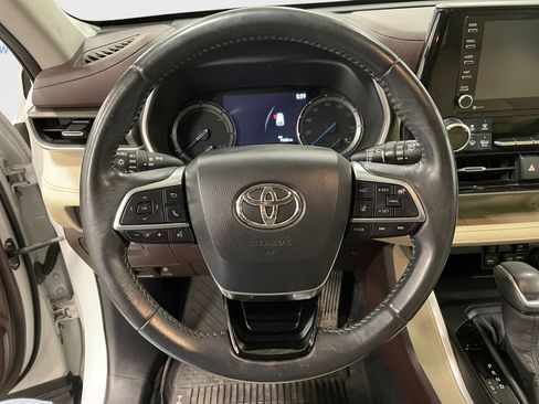 Used 2020 Toyota Highlander XLE image 12