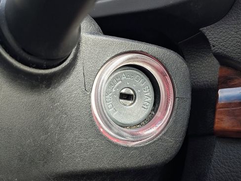 Used 2011 Subaru Outback 2.5i Limited image 10