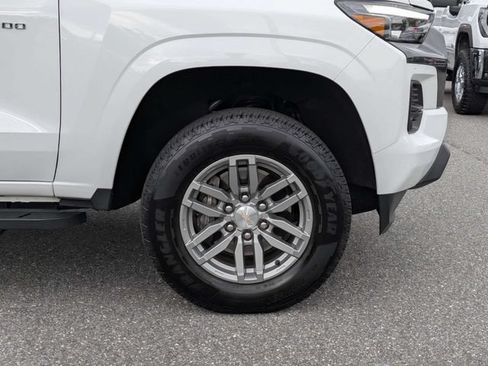 Used 2024 Chevrolet Colorado LT w/ LT Convenience Package III AWD/4WD image 11