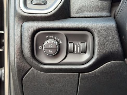 Used 2025 RAM 2500 Laramie AWD/4WD image 10