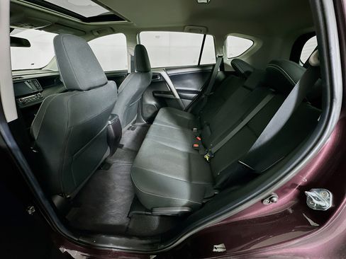 Used 2018 Toyota RAV4 XLE FWD image 28