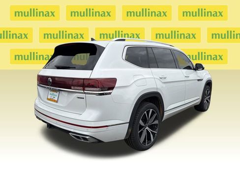 Used 2024 Volkswagen Atlas SEL Premium R-Line image 10