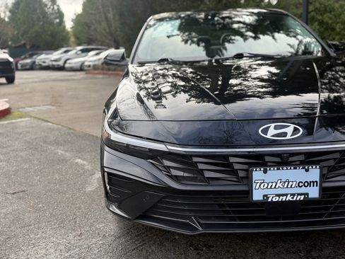 Used 2024 Hyundai Elantra Limited image 3