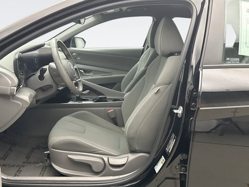 Used 2023 Hyundai Elantra SEL w/ Convenience Package FWD image 11