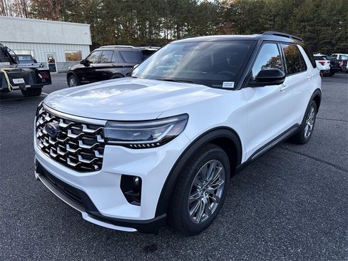 New 2026 Ford Explorer Platinum image 3