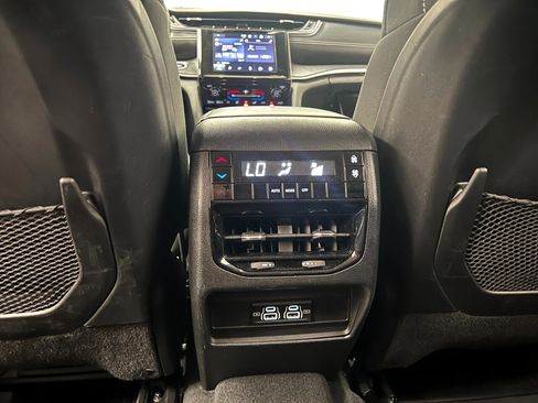 Used 2023 Jeep Grand Cherokee L Laredo image 46