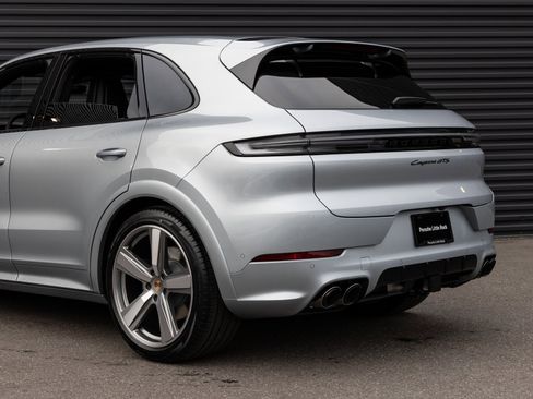 New 2026 Porsche Cayenne GTS image 11